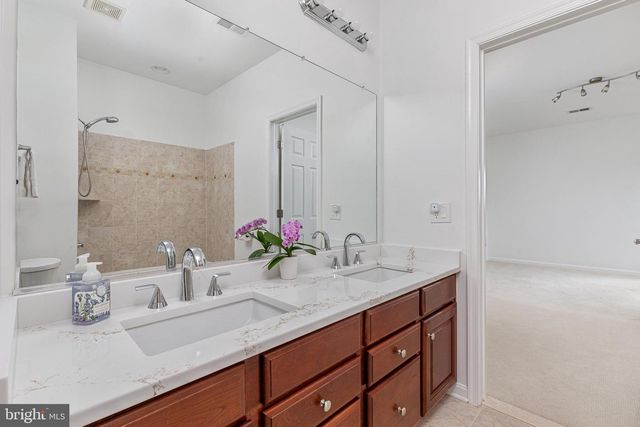 38786 RAMBLING FARM DR, Hamilton, VA 20158