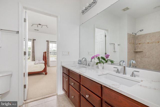 38786 RAMBLING FARM DR, Hamilton, VA 20158