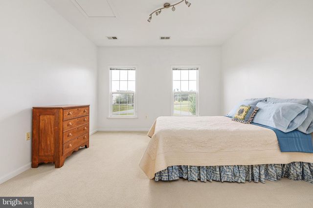 38786 RAMBLING FARM DR, Hamilton, VA 20158
