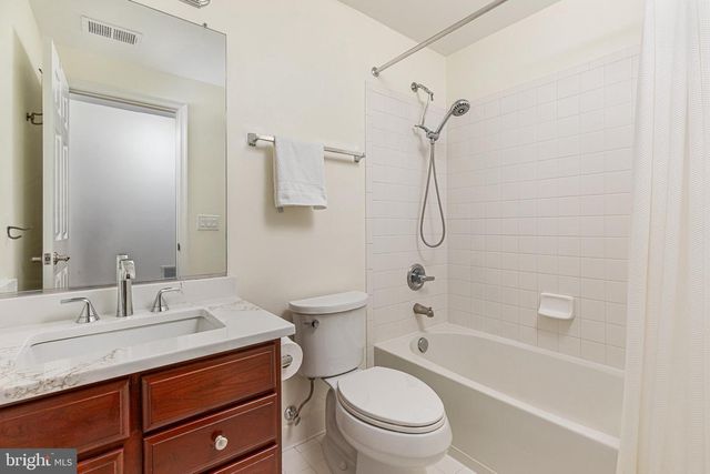 38786 RAMBLING FARM DR, Hamilton, VA 20158