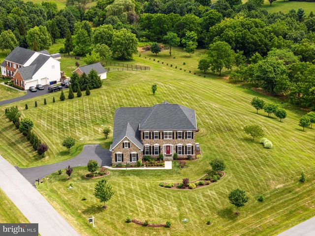 38786 RAMBLING FARM DR, Hamilton, VA 20158
