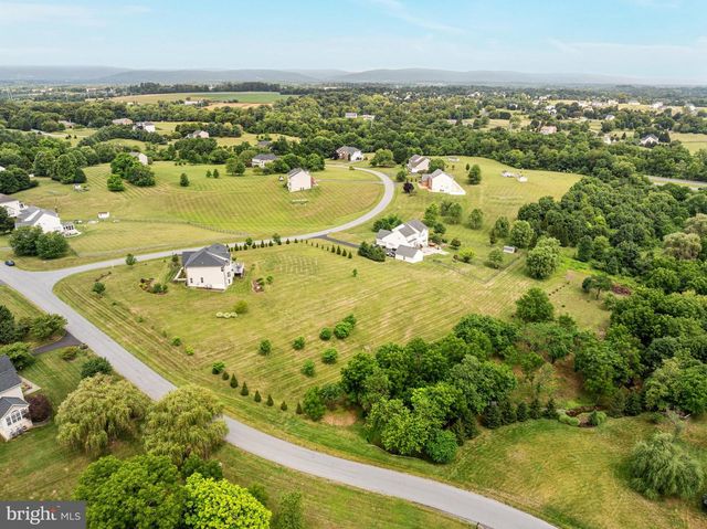 38786 RAMBLING FARM DR, Hamilton, VA 20158