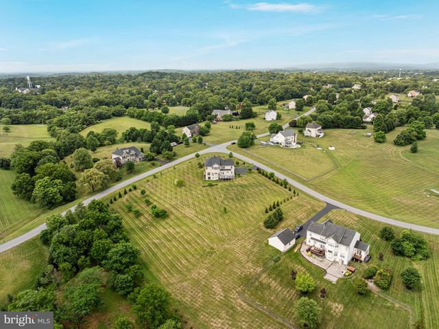 38786 RAMBLING FARM DR, Hamilton, VA 20158