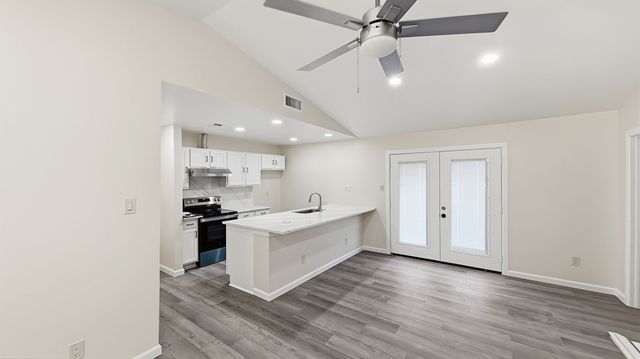920 Carom Way, Dallas, TX 75217