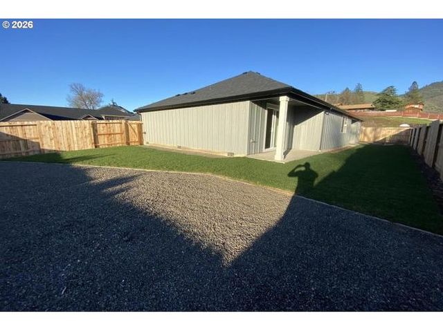 3360 bryson Way, Medford, OR 97504