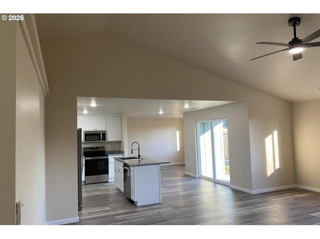 3360 bryson Way, Medford, OR 97504