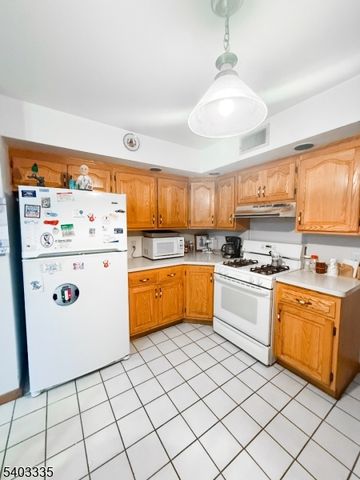 7 Walray Ave, North Haledon Boro, NJ 07508