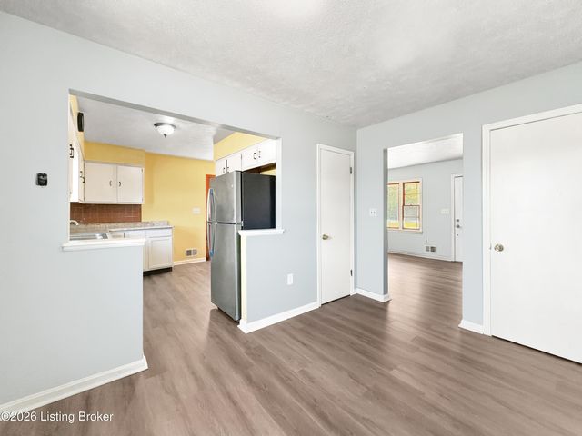 7539 Manslick Rd, Louisville, KY 40214