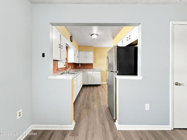 7539 Manslick Rd, Louisville, KY 40214