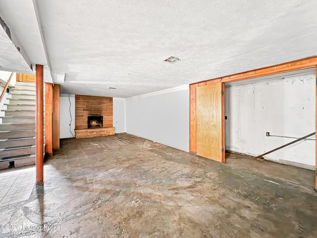 7539 Manslick Rd, Louisville, KY 40214