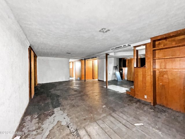 7539 Manslick Rd, Louisville, KY 40214
