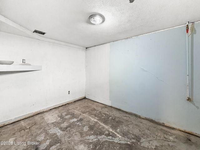 7539 Manslick Rd, Louisville, KY 40214