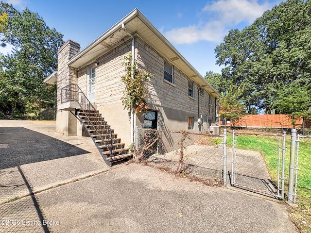 7539 Manslick Rd, Louisville, KY 40214