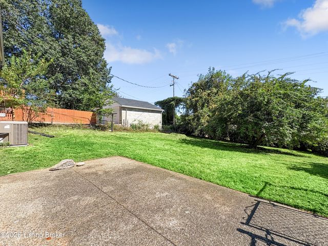 7539 Manslick Rd, Louisville, KY 40214