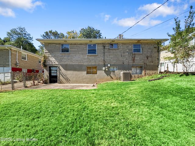 7539 Manslick Rd, Louisville, KY 40214