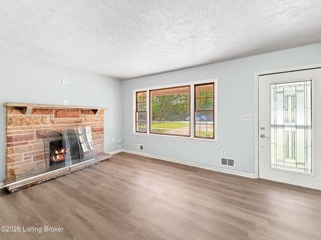 7539 Manslick Rd, Louisville, KY 40214