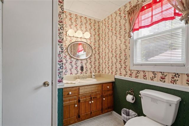 404 Davis W Road, Fairmount, GA 30139