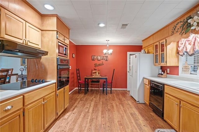 404 Davis W Road, Fairmount, GA 30139