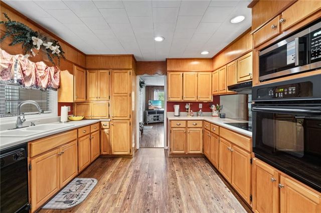 404 Davis W Road, Fairmount, GA 30139