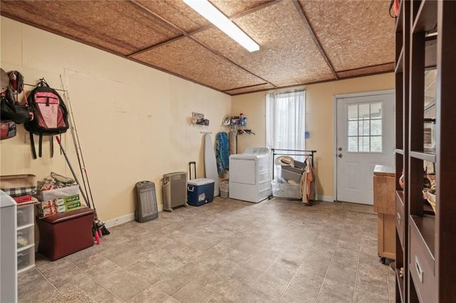 404 Davis W Road, Fairmount, GA 30139