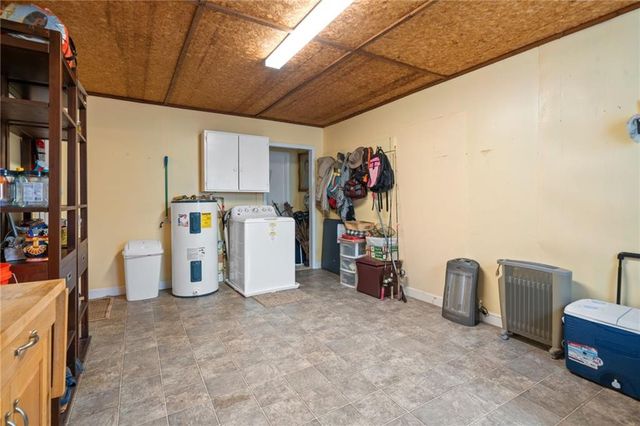 404 Davis W Road, Fairmount, GA 30139