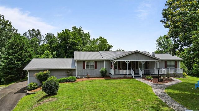 404 Davis W Road, Fairmount, GA 30139