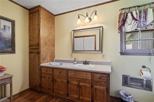 404 Davis W Road, Fairmount, GA 30139