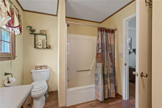 404 Davis W Road, Fairmount, GA 30139