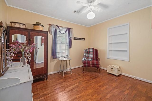 404 Davis W Road, Fairmount, GA 30139