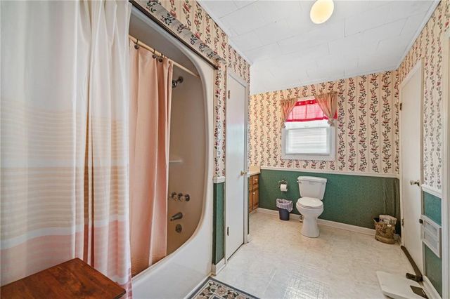 404 Davis W Road, Fairmount, GA 30139