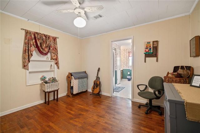 404 Davis W Road, Fairmount, GA 30139