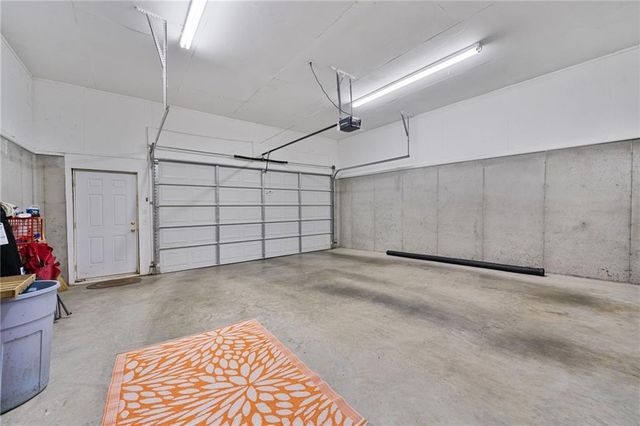 404 Davis W Road, Fairmount, GA 30139