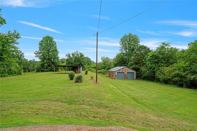 404 Davis W Road, Fairmount, GA 30139