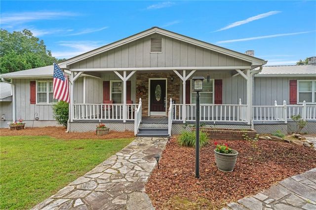 404 Davis W Road, Fairmount, GA 30139