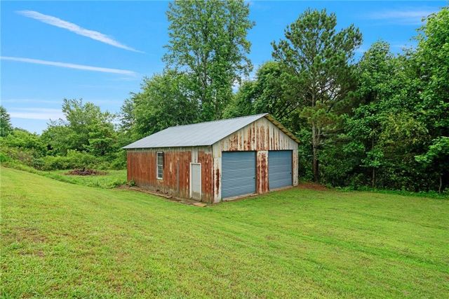 404 Davis W Road, Fairmount, GA 30139