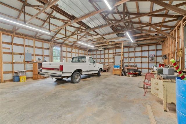 404 Davis W Road, Fairmount, GA 30139