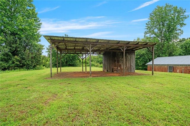 404 Davis W Road, Fairmount, GA 30139