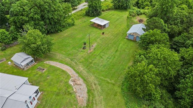 404 Davis W Road, Fairmount, GA 30139