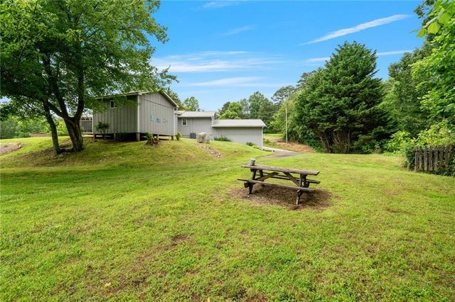 404 Davis W Road, Fairmount, GA 30139