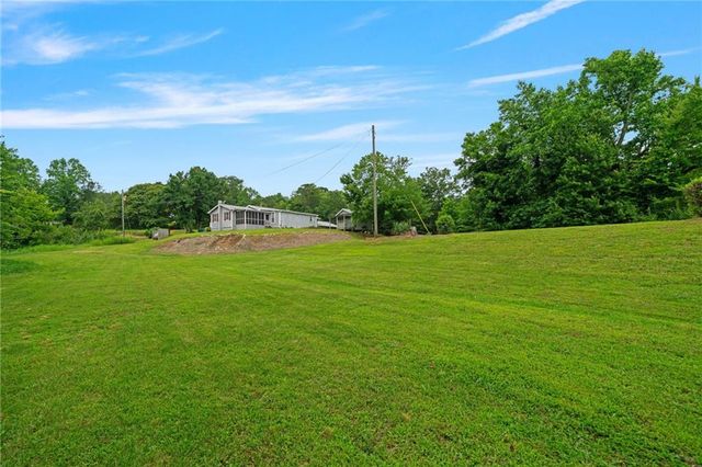 404 Davis W Road, Fairmount, GA 30139