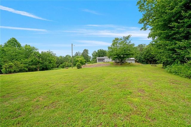 404 Davis W Road, Fairmount, GA 30139