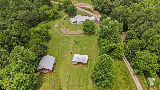 404 Davis W Road, Fairmount, GA 30139