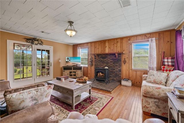 404 Davis W Road, Fairmount, GA 30139