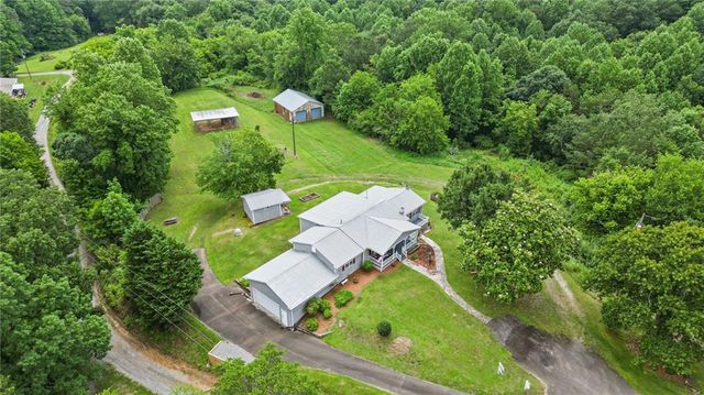 404 Davis W Road, Fairmount, GA 30139