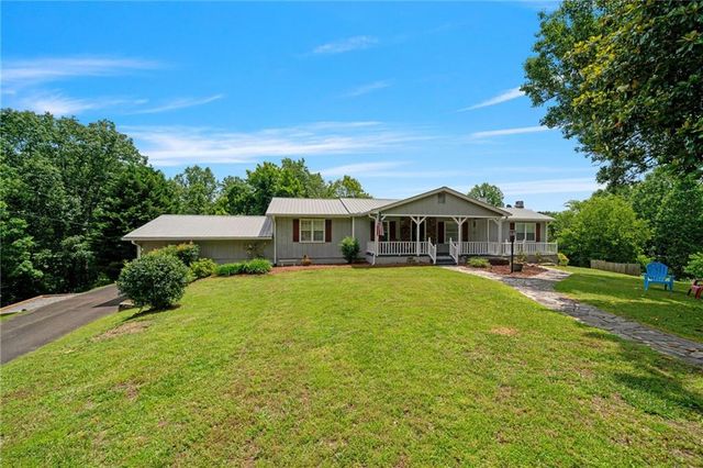 404 Davis W Road, Fairmount, GA 30139