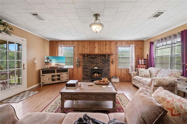 404 Davis W Road, Fairmount, GA 30139