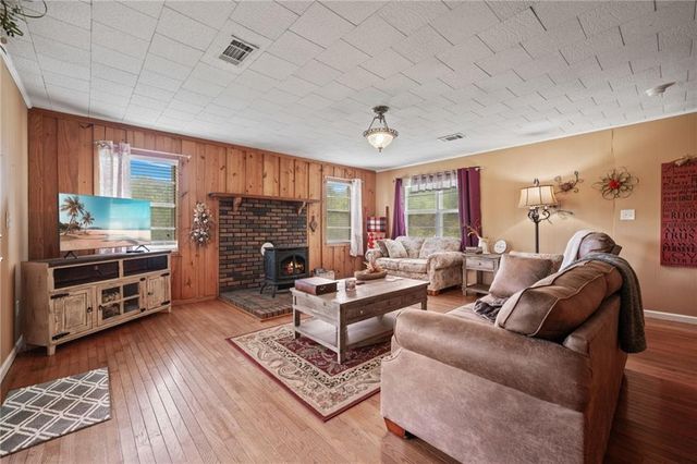 404 Davis W Road, Fairmount, GA 30139