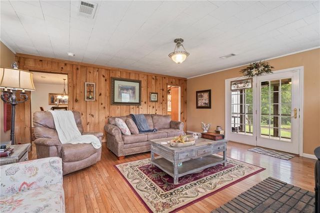 404 Davis W Road, Fairmount, GA 30139