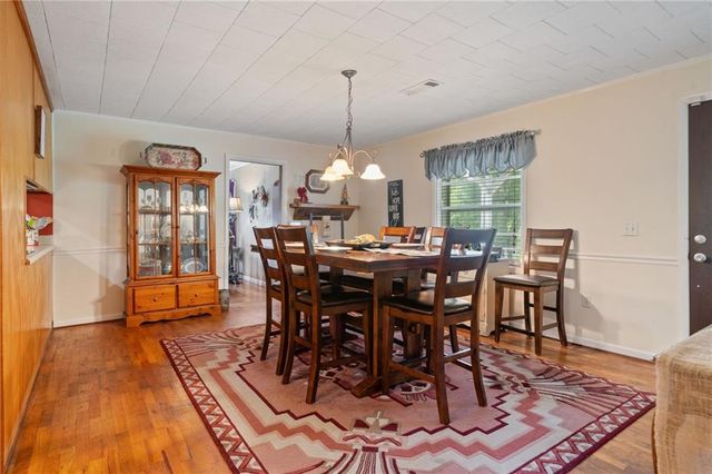 404 Davis W Road, Fairmount, GA 30139