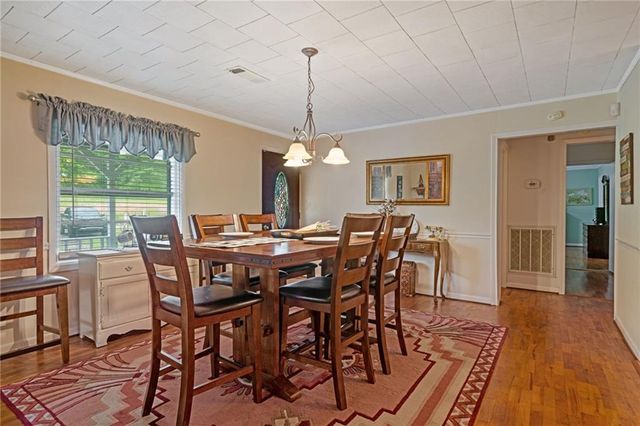 404 Davis W Road, Fairmount, GA 30139